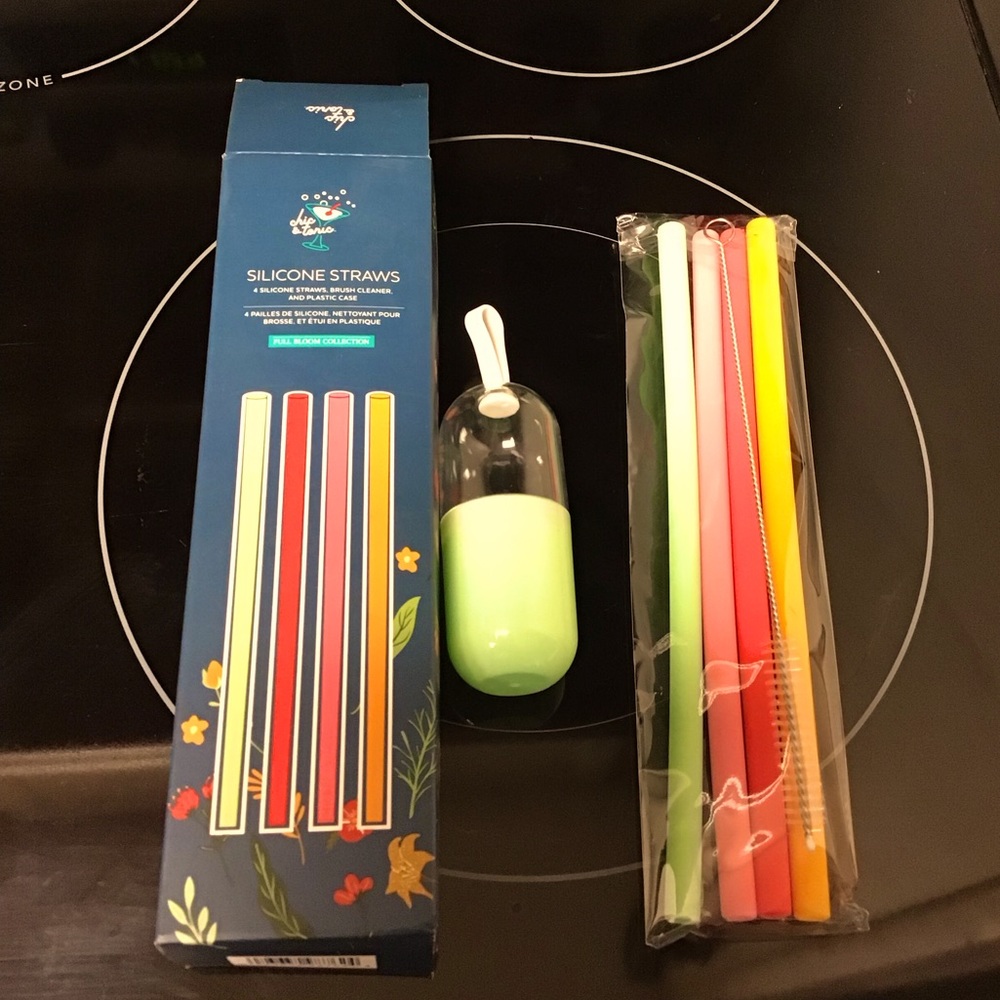 Silicone straws NIB